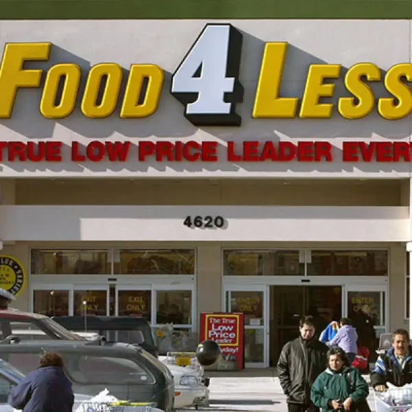 Does Food 4 Less take Apple Pay?