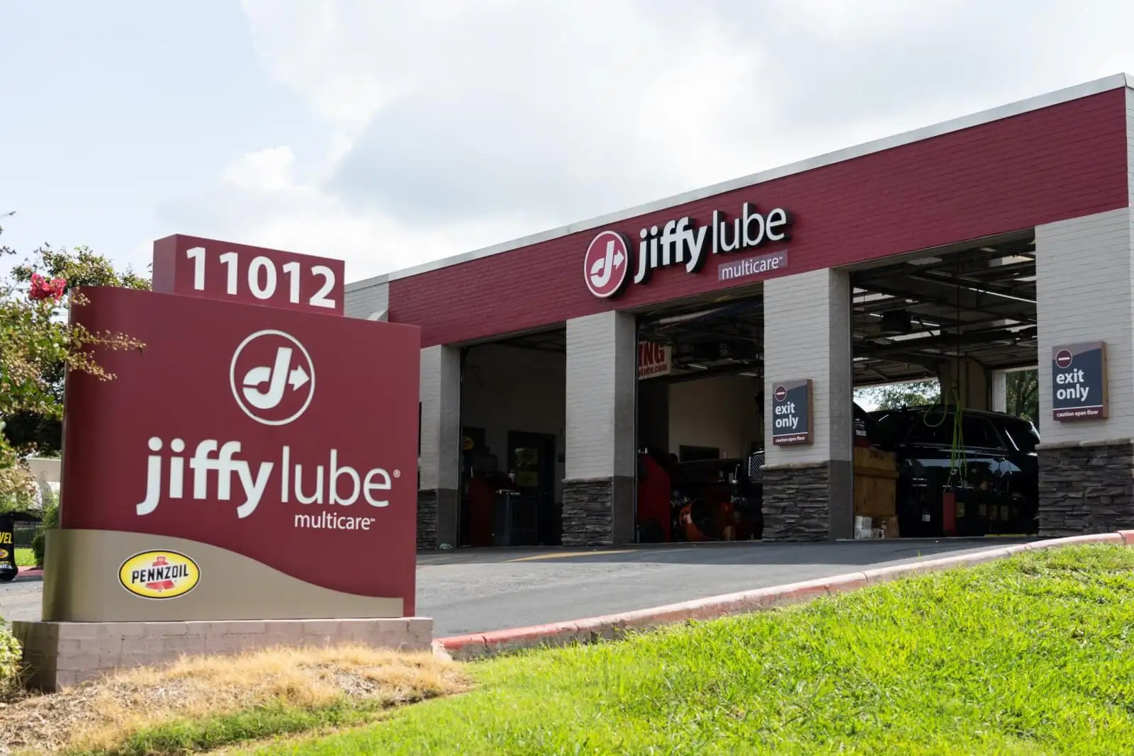 Does Jiffy Lube Take Apple Pay?